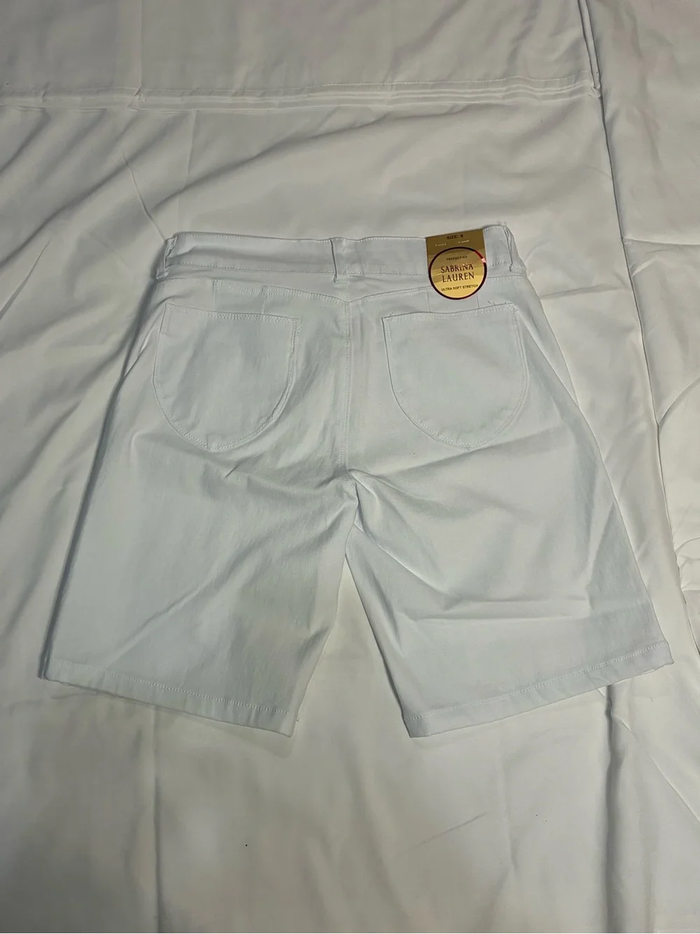 Sabrina Lauren White Bermuda Shorts Size 8 NWT Stretch